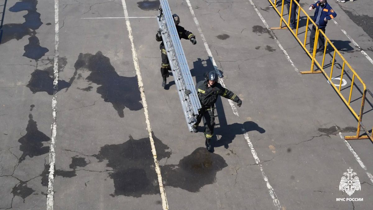 Когда важна каждая секунда: в Костроме прошли соревнования по боевому развертыванию от автоцистерны Когда важна каждая секунда: в Костроме прошли соревнования по боевому развертыванию от автоцистерны
