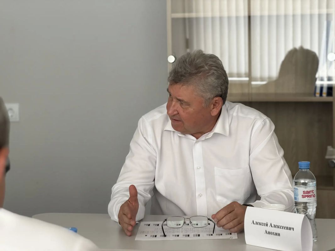В Нерехте губернатор Сергей Ситников обсудил с педагогами, почему результаты ЕГЭ в местных школах снижаются третий год подряд В Нерехте губернатор Сергей Ситников обсудил с педагогами, почему результаты ЕГЭ в местных школах снижаются третий год подряд