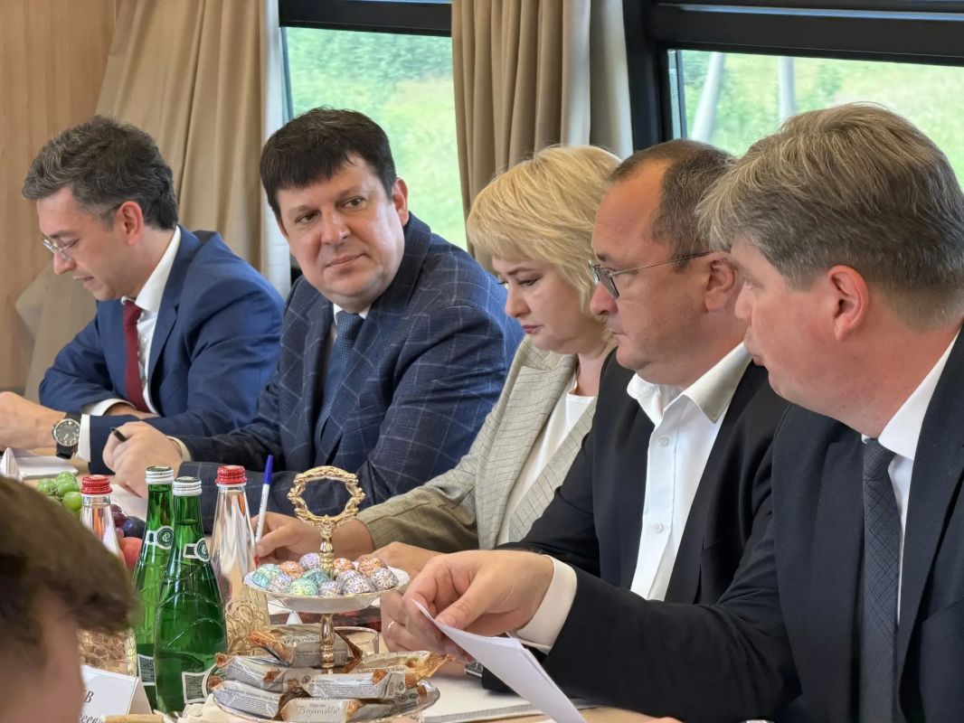 Полномочный представитель Президента РФ в ЦФО Игорь Щёголев обсудил перспективы отрасли с представителями туриндустрии Полномочный представитель Президента РФ в ЦФО Игорь Щёголев обсудил перспективы отрасли с представителями туриндустрии