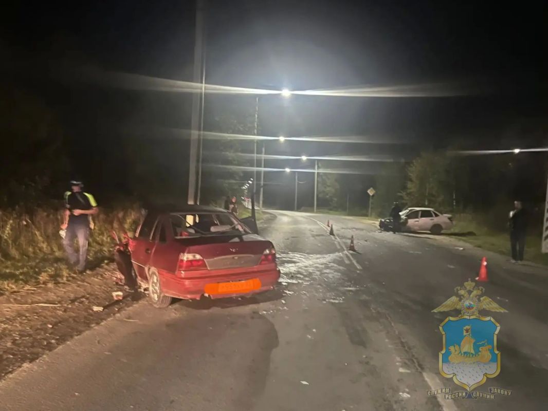 Костромские автополицейские устанавливают обстоятельства лобового столкновения, врезультате которого пострадали четыре человека Костромские автополицейские устанавливают обстоятельства лобового столкновения, врезультате которого пострадали четыре человека