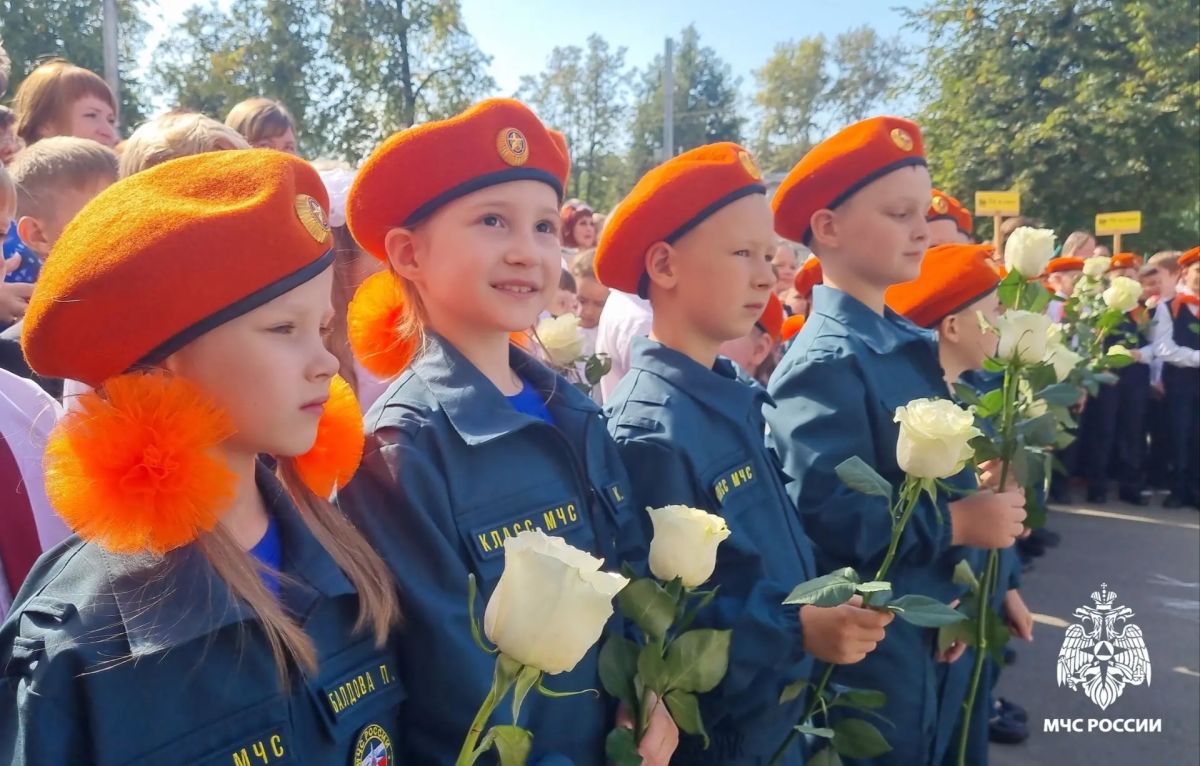 Сегодня повсюду зазвучат первые звонки, зашелестят листы тетрадей, а коридоры учебных заведений оживут и наполнятся звонкими голосами