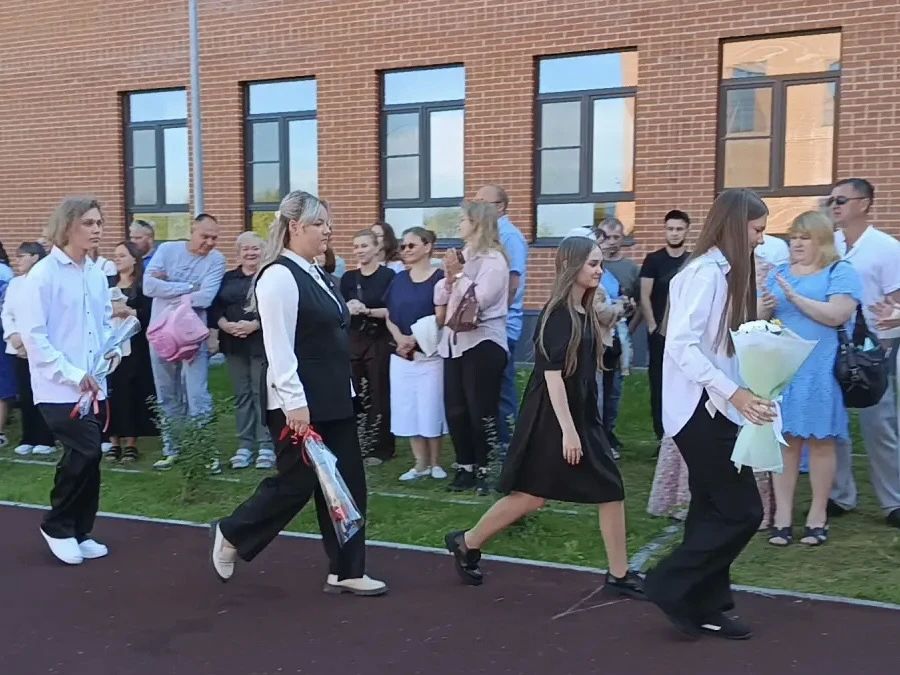 Сегодня Апраксинская школа впервые приняла десятиклассников Сегодня Апраксинская школа впервые приняла десятиклассников