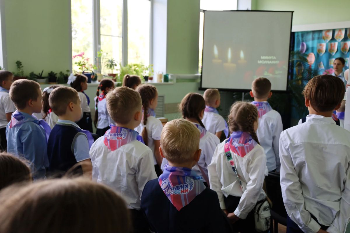 В Костроме сотрудники полиции и представители Общественного совета приняли участие в памятных мероприятиях ко Дню солидарности в борьбе с терроризмом В Костроме сотрудники полиции и представители Общественного совета приняли участие в памятных мероприятиях ко Дню солидарности в борьбе с терроризмом