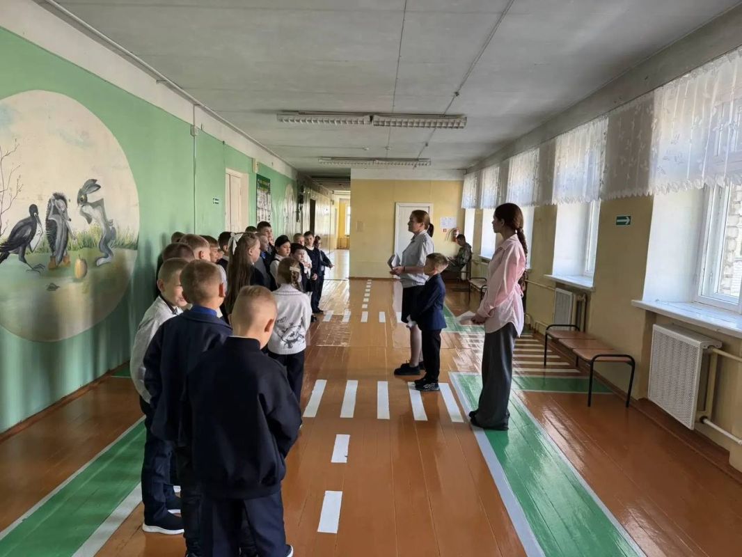Автоинспекторы Костромской области проводят практические уроки для детей Автоинспекторы Костромской области проводят практические уроки для детей