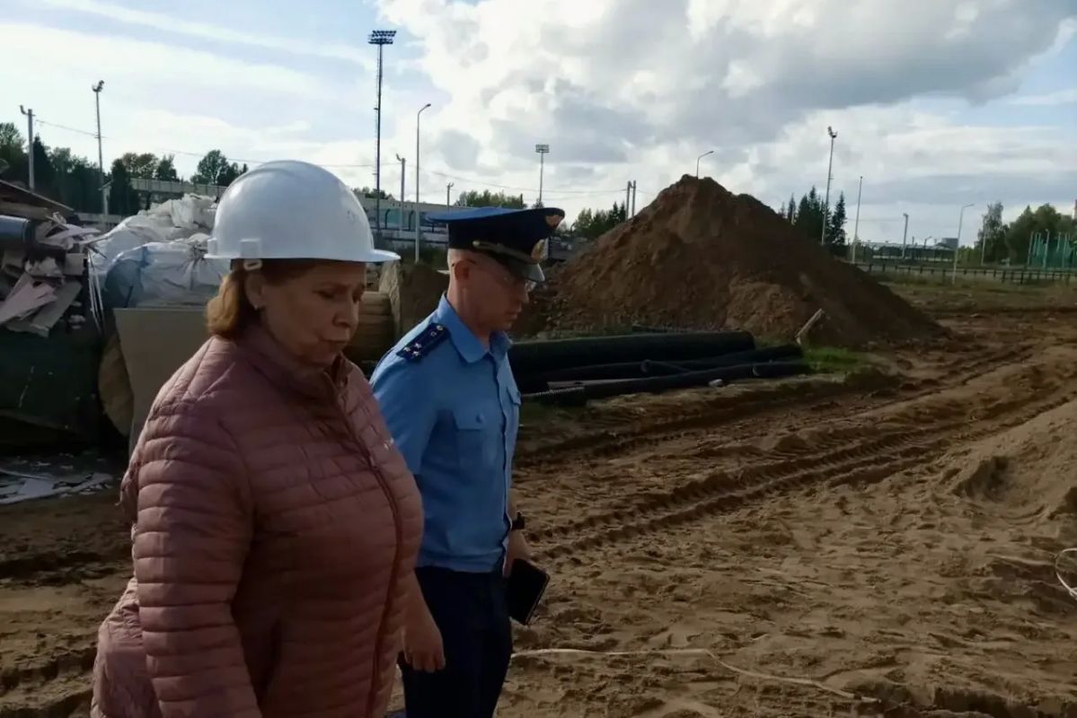 Прокурор Костромского района Алексей Хрусталев осуществляет надзорное сопровождение строительства школы на 1000 мест в пос Прокурор Костромского района Алексей Хрусталев осуществляет надзорное сопровождение строительства школы на 1000 мест в пос