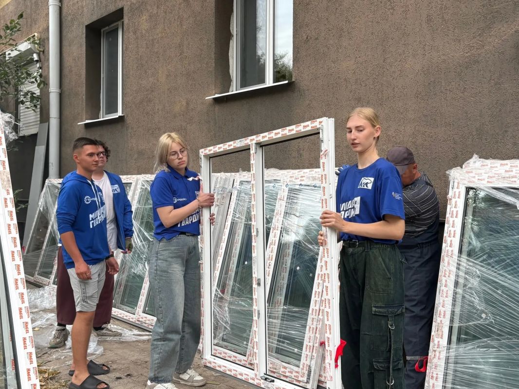 Семь костромских молодогвардейцев завершили гуманитарную миссию в Белгородской области и вернулись домой Семь костромских молодогвардейцев завершили гуманитарную миссию в Белгородской области и вернулись домой