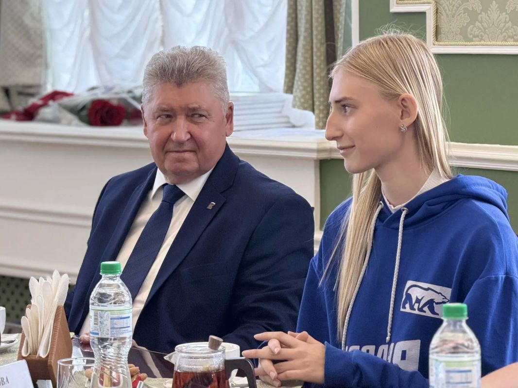 Семь костромских молодогвардейцев завершили гуманитарную миссию в Белгородской области и вернулись домой Семь костромских молодогвардейцев завершили гуманитарную миссию в Белгородской области и вернулись домой