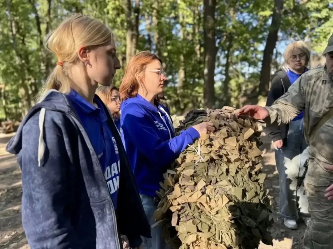 Семь костромских молодогвардейцев завершили гуманитарную миссию в Белгородской области и вернулись домой Семь костромских молодогвардейцев завершили гуманитарную миссию в Белгородской области и вернулись домой