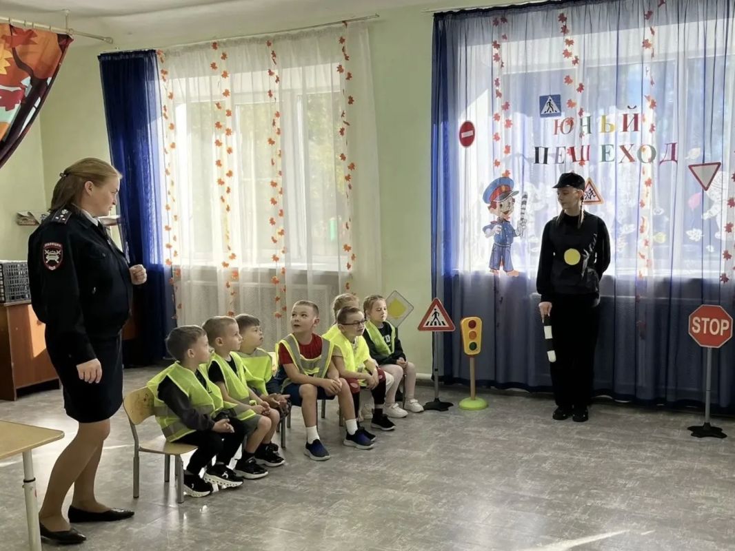 В Шарье дошкольники осваивают правила дорожной безопасности В Шарье дошкольники осваивают правила дорожной безопасности