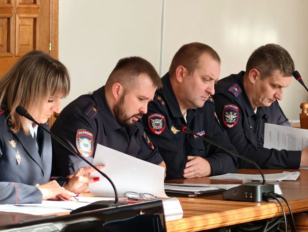 Олег Болоховец: На заседании антинаркотической комиссии обсудили с коллегами и правоохранительными органами профилактику потребления и распространения запрещённых веществ Олег Болоховец: На заседании антинаркотической комиссии обсудили с коллегами и правоохранительными органами профилактику потребления и распространения запрещённых веществ