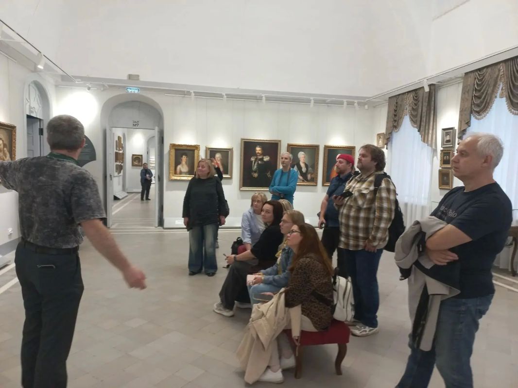 В Кострому прибыли участники автопробега по Золотому кольцу России В Кострому прибыли участники автопробега по Золотому кольцу России