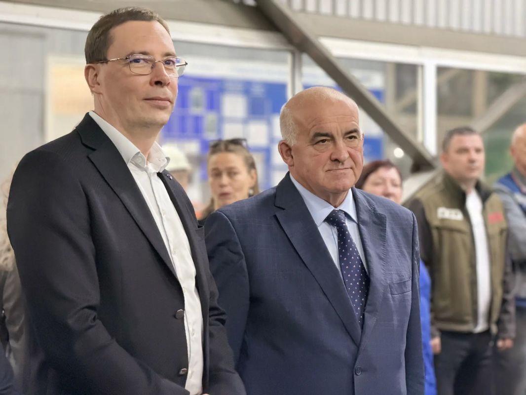 В преддверии Дня машиностроителя губернатор Сергей Ситников приехал на Костромской завод автокомпонентов В преддверии Дня машиностроителя губернатор Сергей Ситников приехал на Костромской завод автокомпонентов