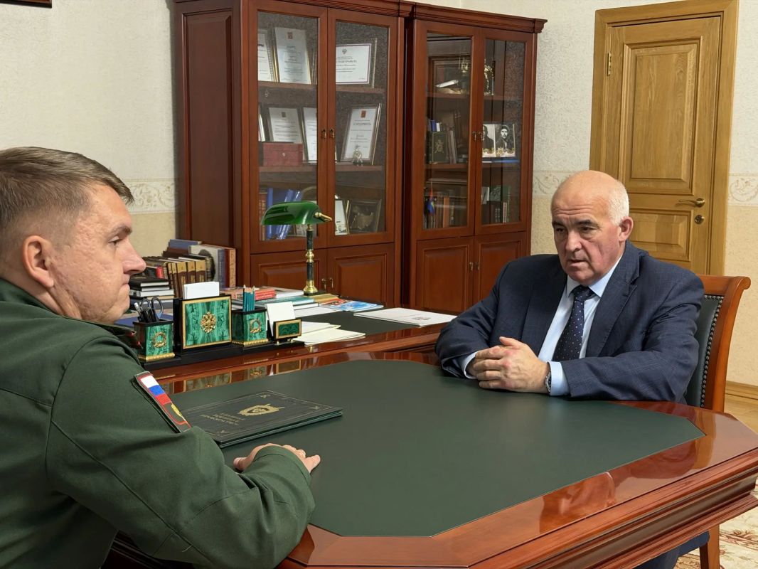 Губернатор Сергей Ситников провёл рабочую встречу с военным прокурором Костромского гарнизона Максимом Сахаровым Губернатор Сергей Ситников провёл рабочую встречу с военным прокурором Костромского гарнизона Максимом Сахаровым