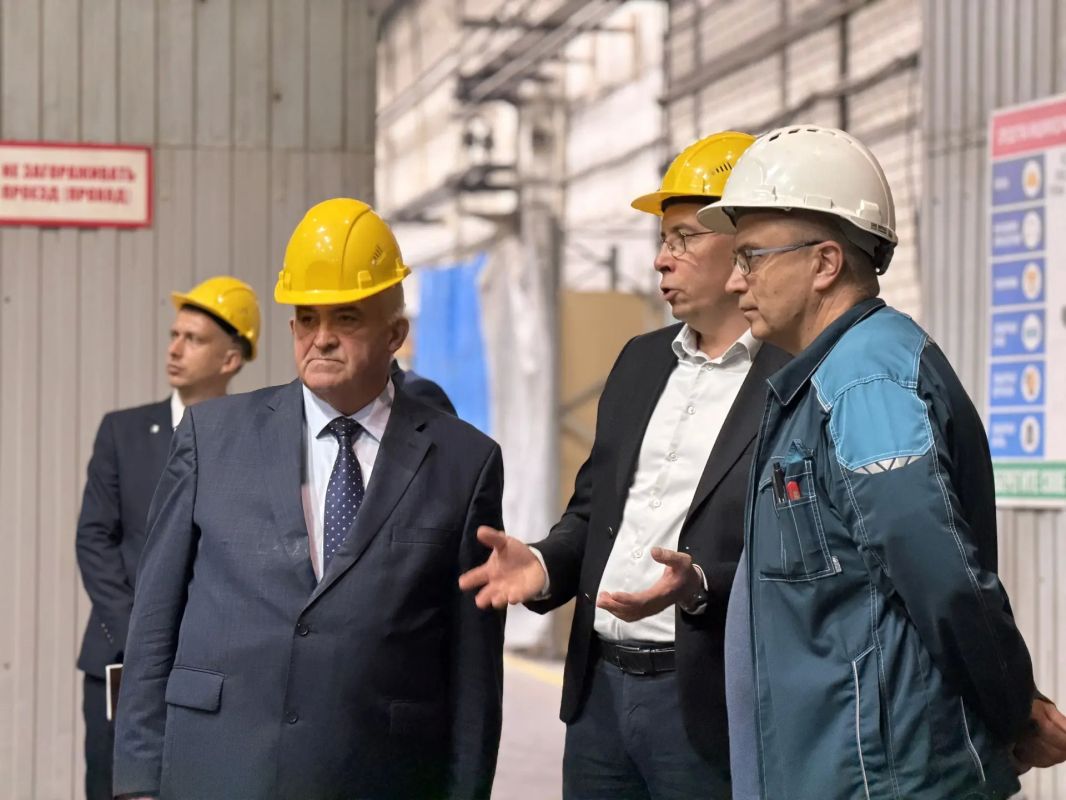 В преддверии Дня машиностроителя губернатор Сергей Ситников приехал на Костромской завод автокомпонентов В преддверии Дня машиностроителя губернатор Сергей Ситников приехал на Костромской завод автокомпонентов
