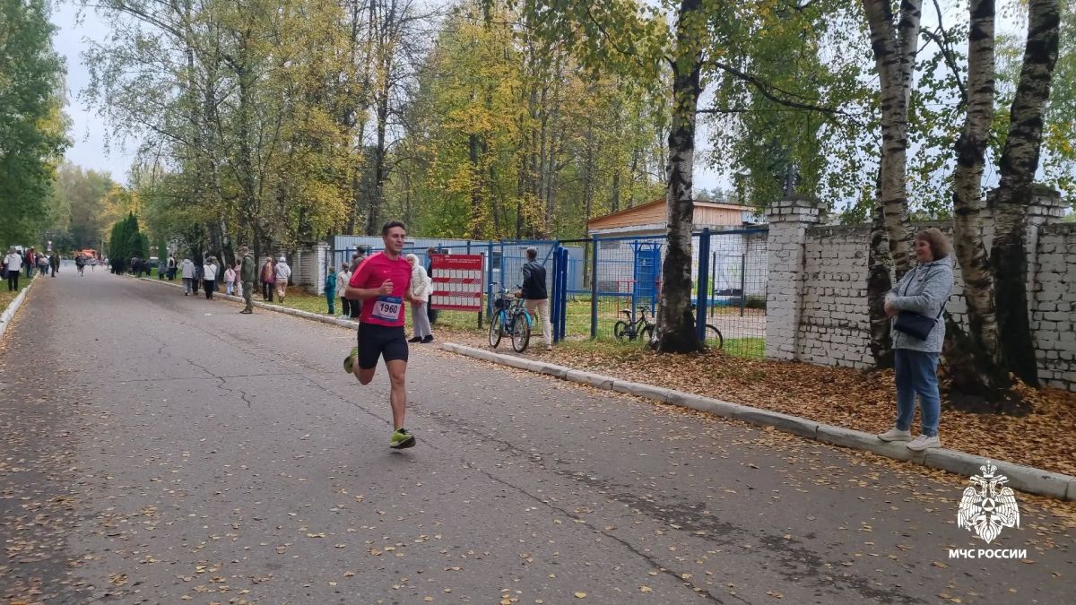 Сотрудник МЧС России поднялся на пьедестал «Кросса нации» Сотрудник МЧС России поднялся на пьедестал «Кросса нации»