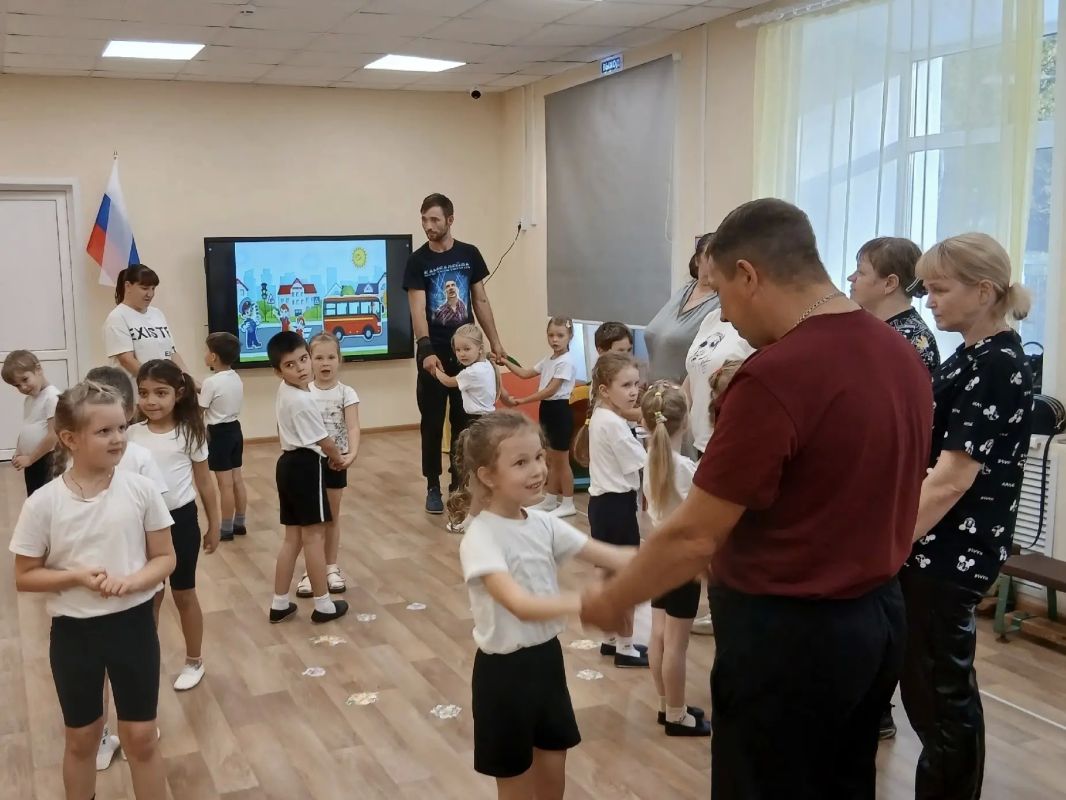 Ловкость, скорость и знания ПДД: в Костромской области прошли семейные старты Ловкость, скорость и знания ПДД: в Костромской области прошли семейные старты