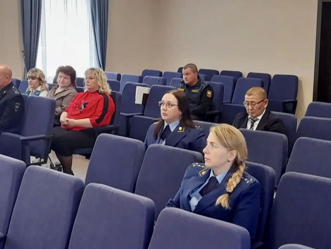 Под председательством прокурора Костромской области Екатерины Банниковой с участием руководителей и представителей УМВД, УФСБ, УФССП и СУ СК России по области, администрации региона, а также органов муниципальной власти... Под председательством прокурора Костромской области Екатерины Банниковой с участием руководителей и представителей УМВД, УФСБ, УФССП и СУ СК России по области, администрации региона, а также органов муниципальной власти...