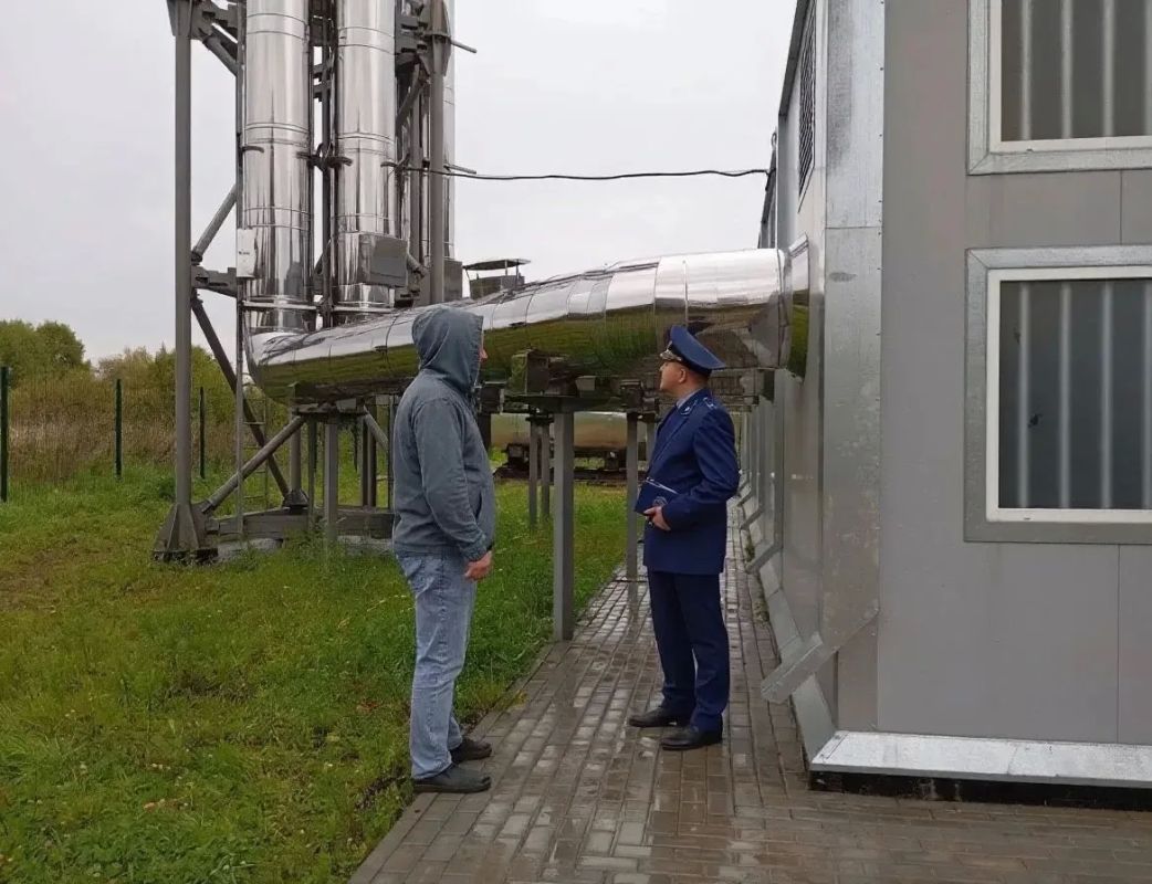 Мантуровский межрайонный прокурор Илья Попутников проверил подготовку блочно-модульной котельной в д. Ефимово Мантуровский межрайонный прокурор Илья Попутников проверил подготовку блочно-модульной котельной в д. Ефимово