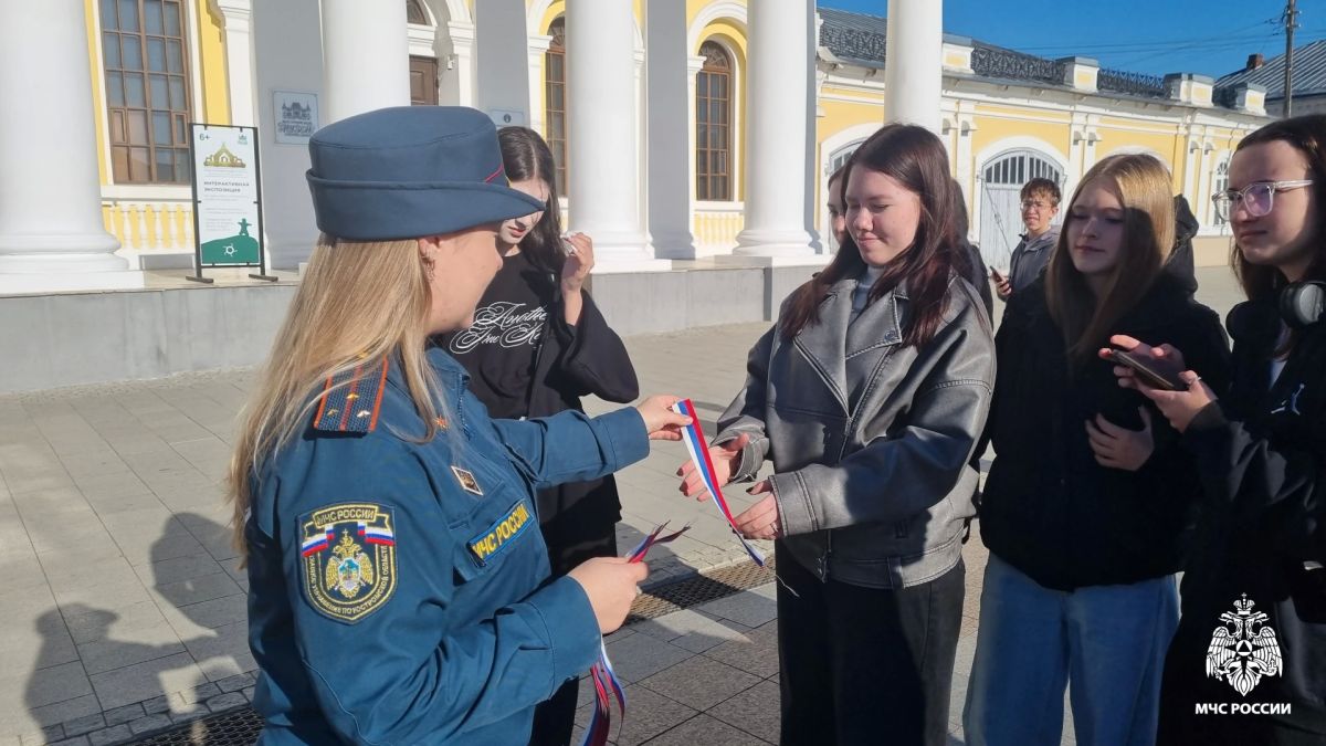 Представители Молодежного совета Главного управления стали участниками флешмоба в честь Дня воссоединения Донбасса, Новороссии и России Представители Молодежного совета Главного управления стали участниками флешмоба в честь Дня воссоединения Донбасса, Новороссии и России