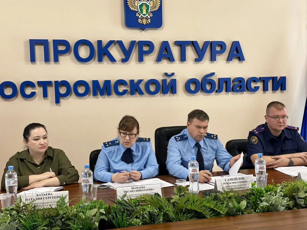 Под председательством заместителя прокурора Костромской области Романа Самойлова состоялось межведомственное совещание с руководителями органов системы профилактики по вопросам защиты прав несовершеннолетних, противодействию... Под председательством заместителя прокурора Костромской области Романа Самойлова состоялось межведомственное совещание с руководителями органов системы профилактики по вопросам защиты прав несовершеннолетних, противодействию...