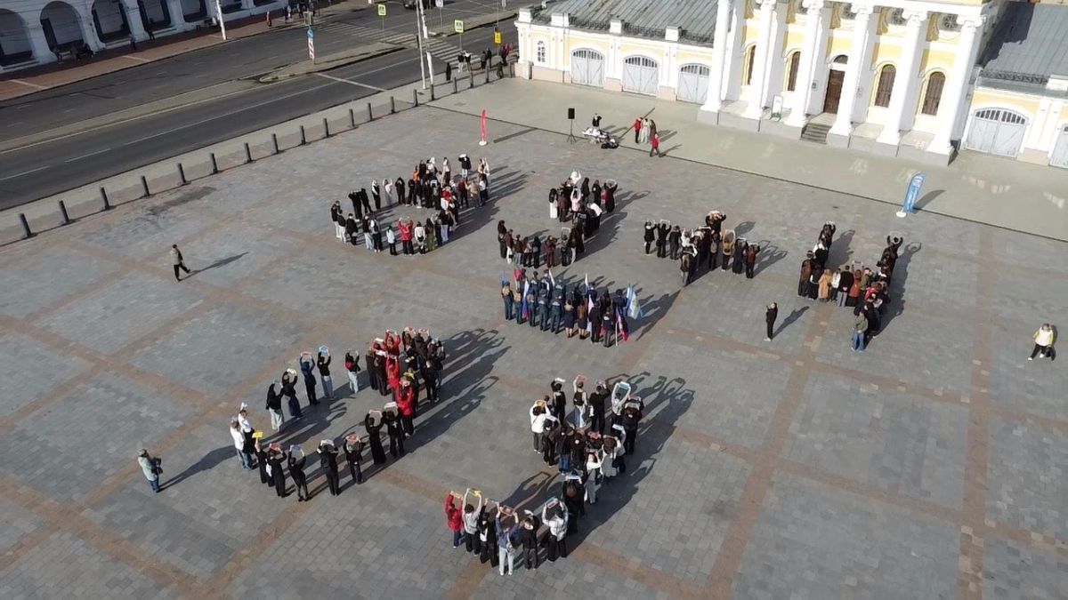 Представители Молодежного совета Главного управления стали участниками флешмоба в честь Дня воссоединения Донбасса, Новороссии и России Представители Молодежного совета Главного управления стали участниками флешмоба в честь Дня воссоединения Донбасса, Новороссии и России