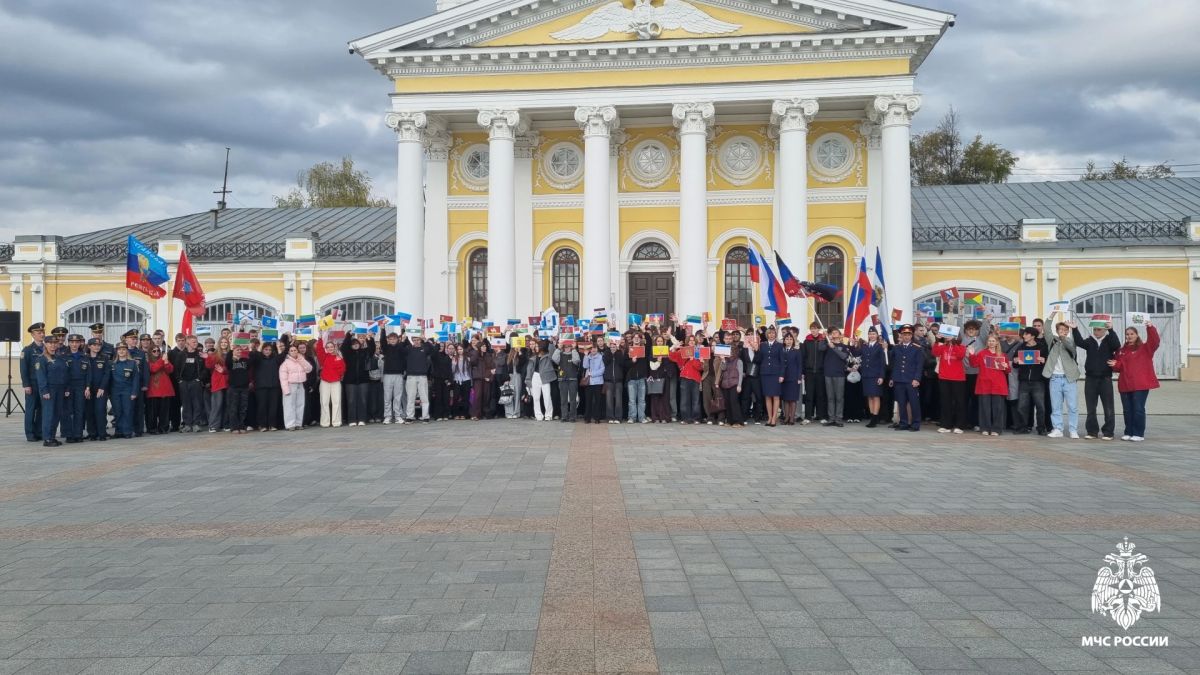 Представители Молодежного совета Главного управления стали участниками флешмоба в честь Дня воссоединения Донбасса, Новороссии и России Представители Молодежного совета Главного управления стали участниками флешмоба в честь Дня воссоединения Донбасса, Новороссии и России