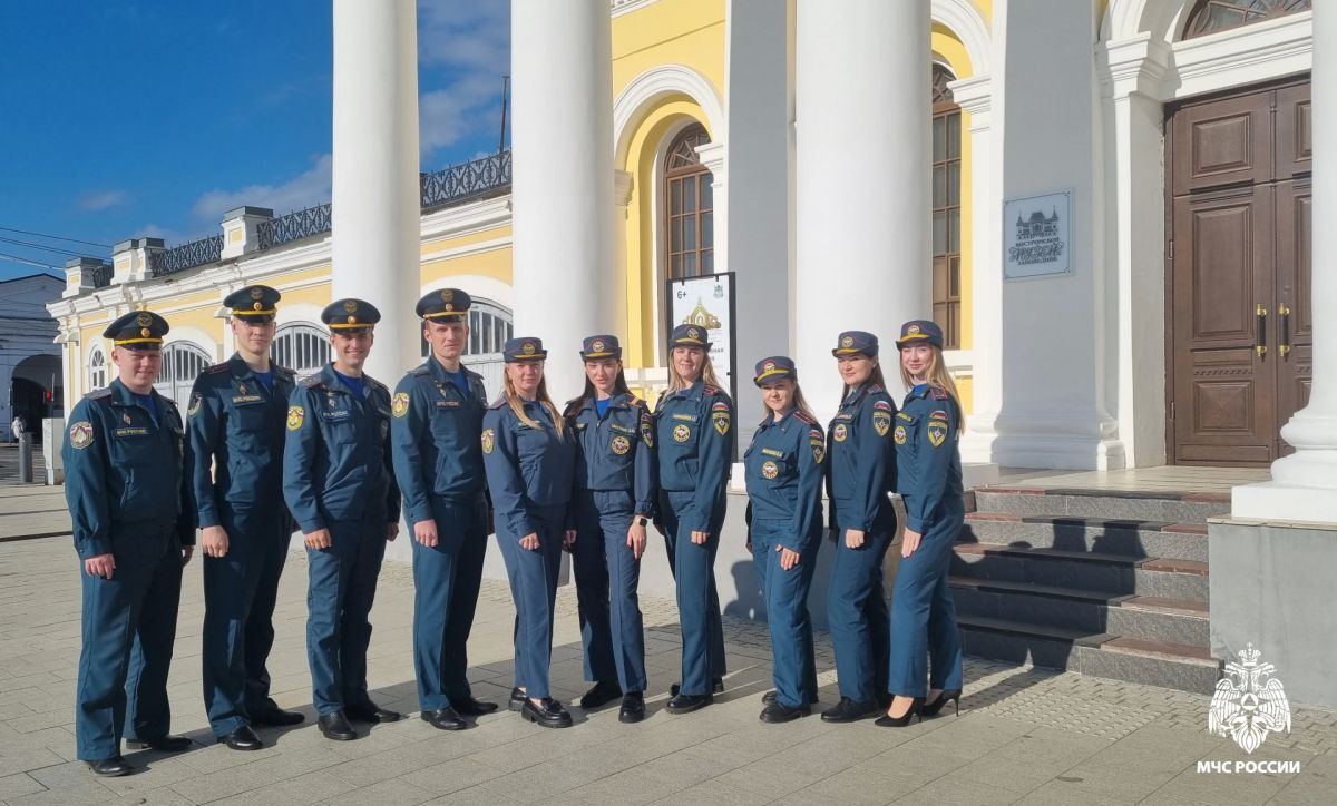Представители Молодежного совета Главного управления стали участниками флешмоба в честь Дня воссоединения Донбасса, Новороссии и России Представители Молодежного совета Главного управления стали участниками флешмоба в честь Дня воссоединения Донбасса, Новороссии и России