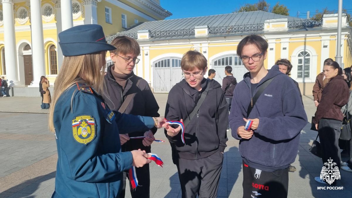 Представители Молодежного совета Главного управления стали участниками флешмоба в честь Дня воссоединения Донбасса, Новороссии и России Представители Молодежного совета Главного управления стали участниками флешмоба в честь Дня воссоединения Донбасса, Новороссии и России