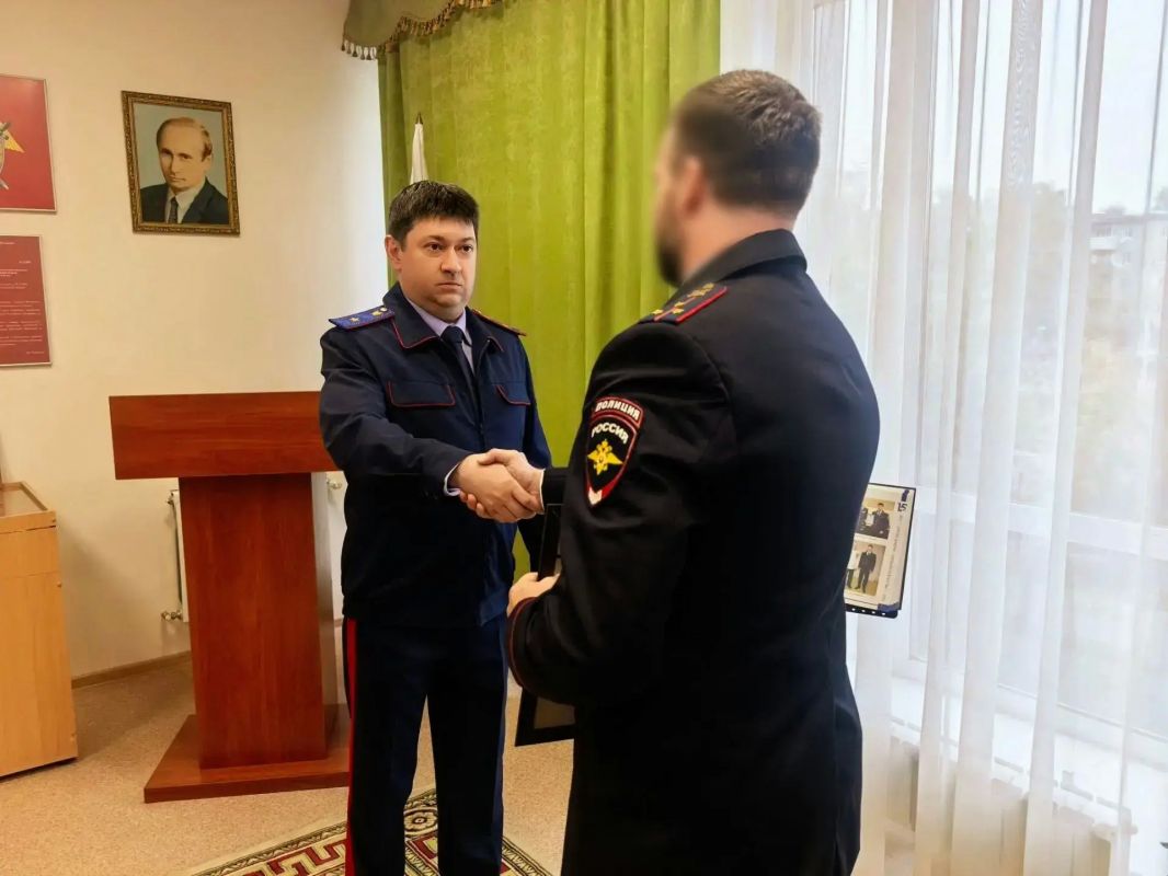 Руководитель СУ СК России по Костромской области Левченко Денис Николаевич наградил лучших сотрудников уголовного розыска УМВД Руководитель СУ СК России по Костромской области Левченко Денис Николаевич наградил лучших сотрудников уголовного розыска УМВД