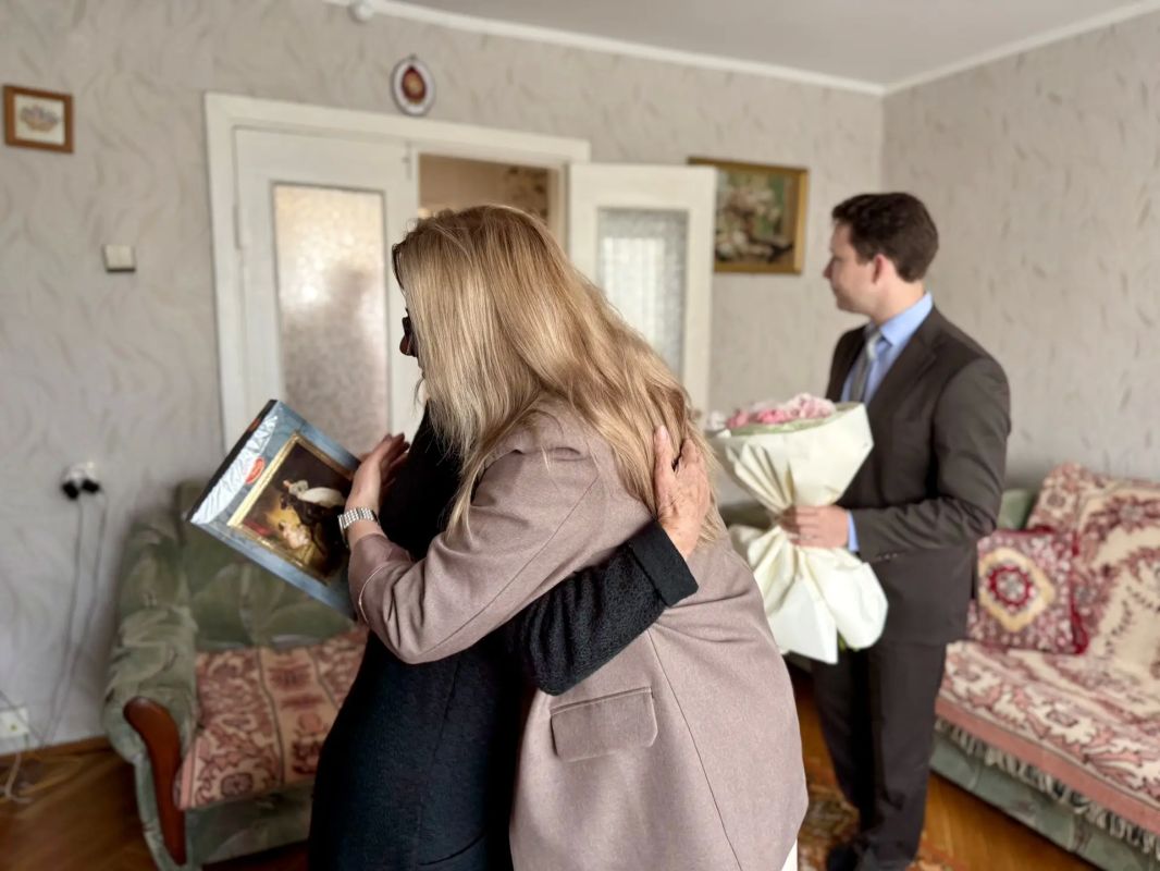 Представители Генерального консульства России в Гродно и Русского дома в Гродно навестили и поздравили с 87-м днем рождения жительницу блокадного Ленинграда Нину Николаевну Королеву Представители Генерального консульства России в Гродно и Русского дома в Гродно навестили и поздравили с 87-м днем рождения жительницу блокадного Ленинграда Нину Николаевну Королеву