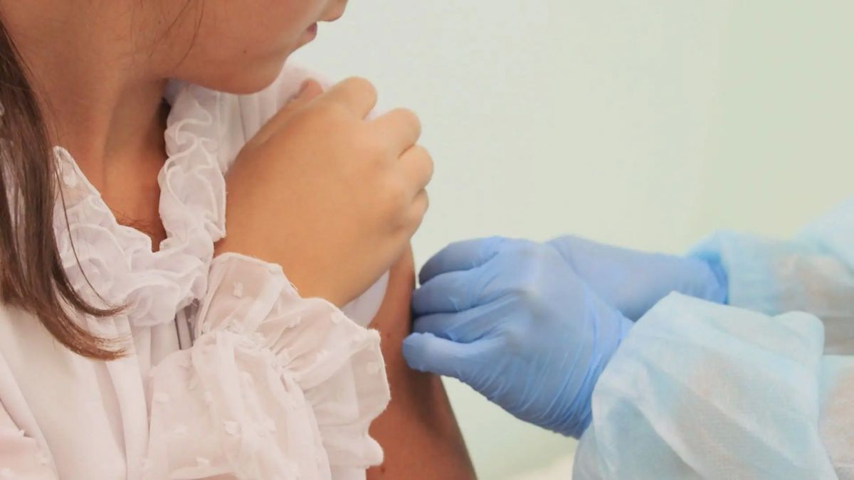 В костромских детских садах и школах началась вакцинация от гриппа