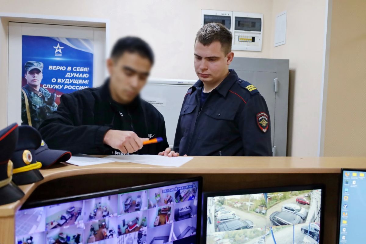 Костромские полицейские обеспечили выдворение и депортацию 8 иностранных граждан, чье пребывание в России признано нежелательным Костромские полицейские обеспечили выдворение и депортацию 8 иностранных граждан, чье пребывание в России признано нежелательным