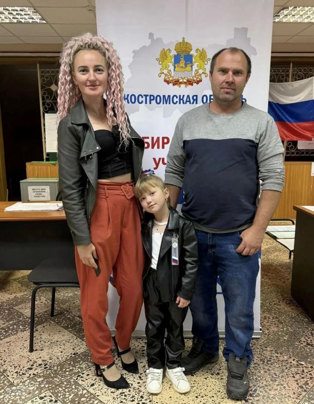 Вспоминая прошедшие дни голосования в Костромской области, мы с особой теплотой отмечаем одну важную деталь: на избирательные участки люди часто приходили целыми семьями Вспоминая прошедшие дни голосования в Костромской области, мы с особой теплотой отмечаем одну важную деталь: на избирательные участки люди часто приходили целыми семьями