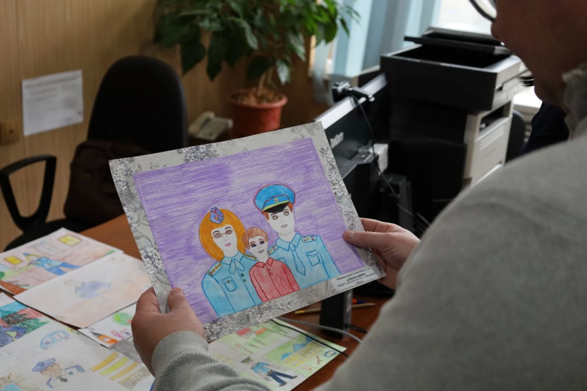 В Костромской области подведены итоги регионального этапа всероссийского конкурса детского рисунка «Мои родители работают в полиции» В Костромской области подведены итоги регионального этапа всероссийского конкурса детского рисунка «Мои родители работают в полиции»