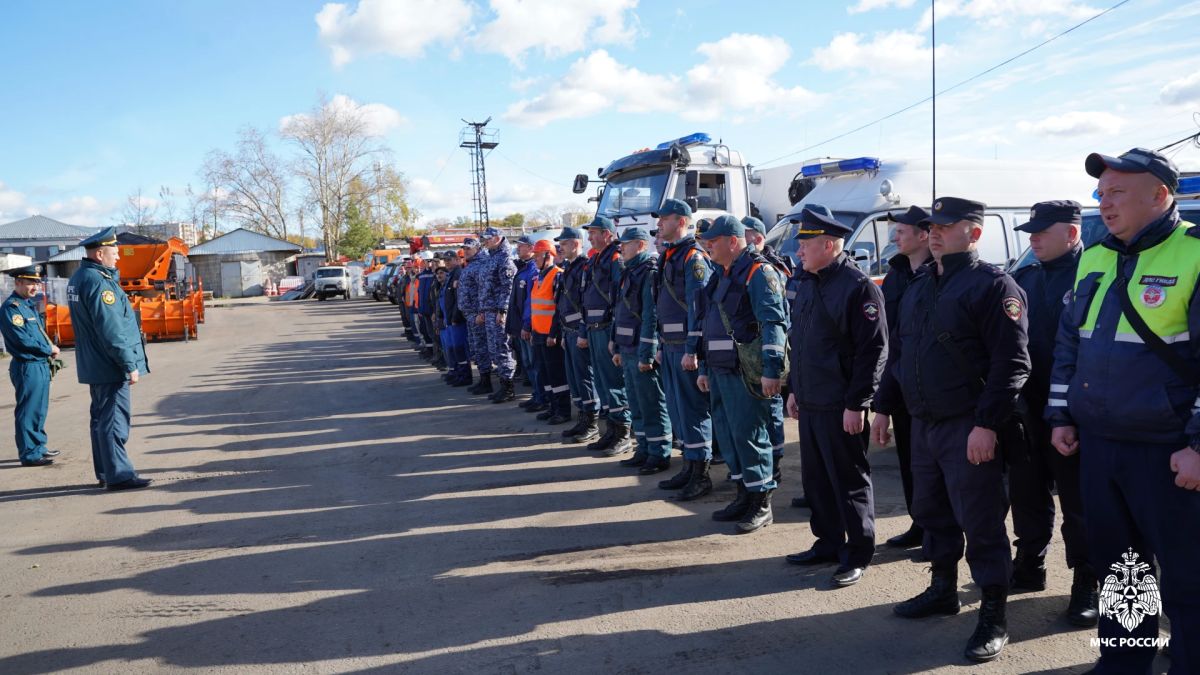 В Костроме в рамках всероссийской штабной тренировке прошел смотр сил гражданской обороны В Костроме в рамках всероссийской штабной тренировке прошел смотр сил гражданской обороны