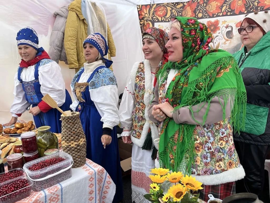В КОСТРОМЕ ПРОХОДИТ ГУБЕРНСКАЯ ЯРМАРКА В КОСТРОМЕ ПРОХОДИТ ГУБЕРНСКАЯ ЯРМАРКА