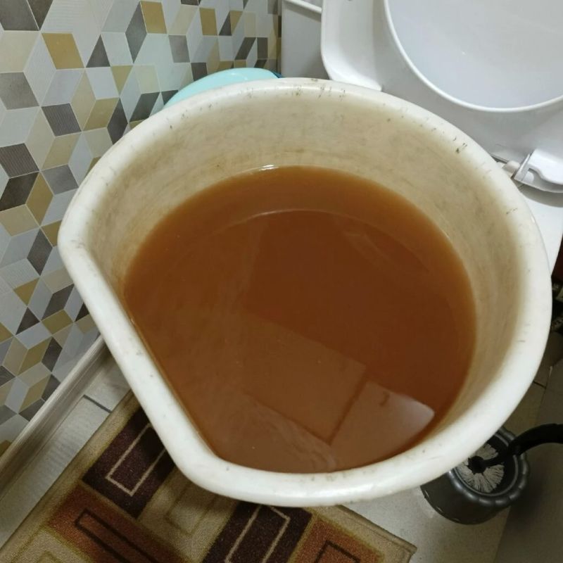 ЖИТЕЛИ КОСТРОМСКОГО РАЙЦЕНТРА ВМЕСТО ЧИСТОЙ ВОДЫ ПОЛУЧАЮТ ИЗ КРАНА "КАКАО"