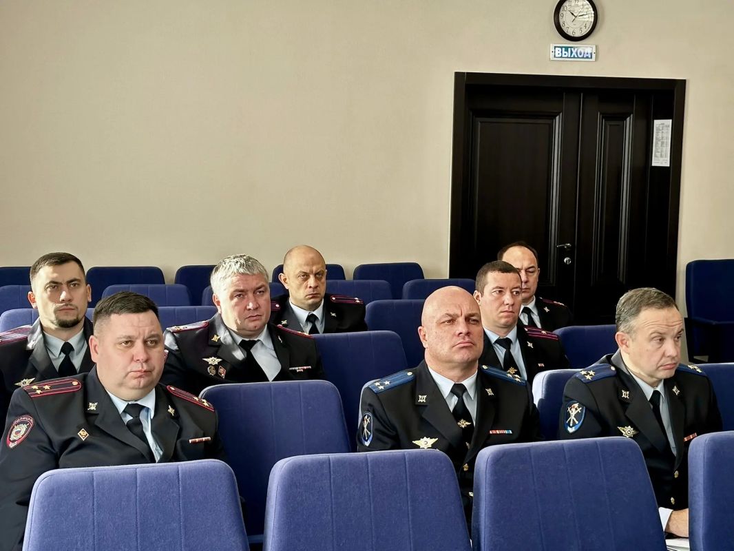 В прокуратуре области состоялось заседание Координационного совещания руководителей правоохранительных органов региона, на котором обсуждено состояние работы по борьбе с групповой и организованной преступностью В прокуратуре области состоялось заседание Координационного совещания руководителей правоохранительных органов региона, на котором обсуждено состояние работы по борьбе с групповой и организованной преступностью