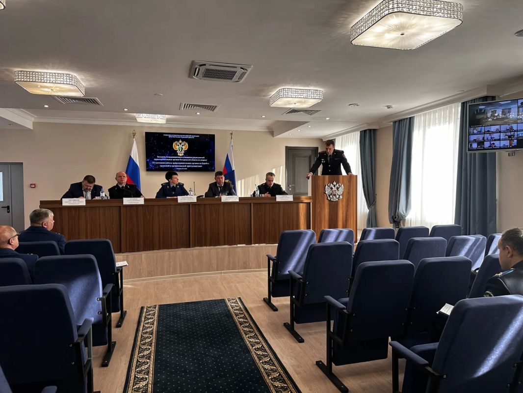 В прокуратуре области состоялось заседание Координационного совещания руководителей правоохранительных органов региона, на котором обсуждено состояние работы по борьбе с групповой и организованной преступностью В прокуратуре области состоялось заседание Координационного совещания руководителей правоохранительных органов региона, на котором обсуждено состояние работы по борьбе с групповой и организованной преступностью