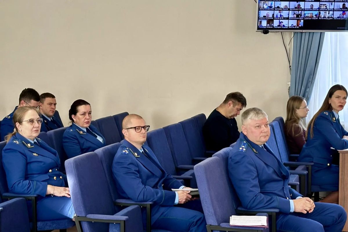 В прокуратуре области состоялось заседание Координационного совещания руководителей правоохранительных органов региона, на котором обсуждено состояние работы по борьбе с групповой и организованной преступностью В прокуратуре области состоялось заседание Координационного совещания руководителей правоохранительных органов региона, на котором обсуждено состояние работы по борьбе с групповой и организованной преступностью