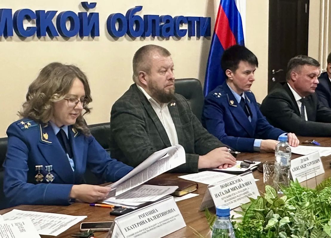 Накануне в региональной прокуратуре под председательством прокурора области Екатерины Банниковой прошло расширенное заседание межведомственной рабочей группы, на котором обсуждены результаты анализа состояния законности и... Накануне в региональной прокуратуре под председательством прокурора области Екатерины Банниковой прошло расширенное заседание межведомственной рабочей группы, на котором обсуждены результаты анализа состояния законности и...