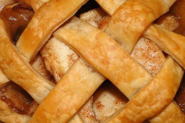 Невероятный яблочный пирог на сковороде