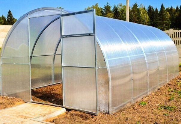 Осенние заботы в теплице: как подготовить её к зиме для успешного сезона