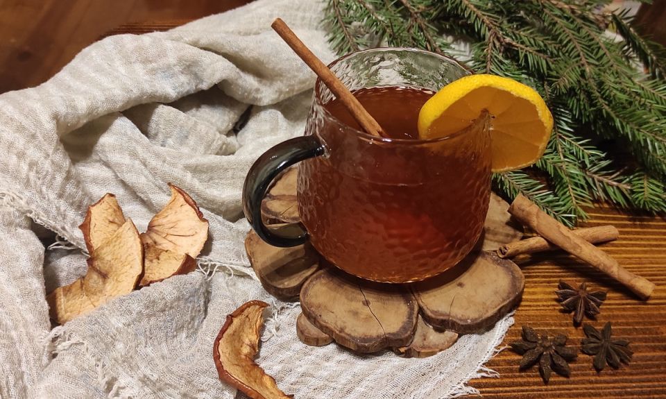 Альпийский глинтвейн: уютный зимний напиток с ароматом яблок