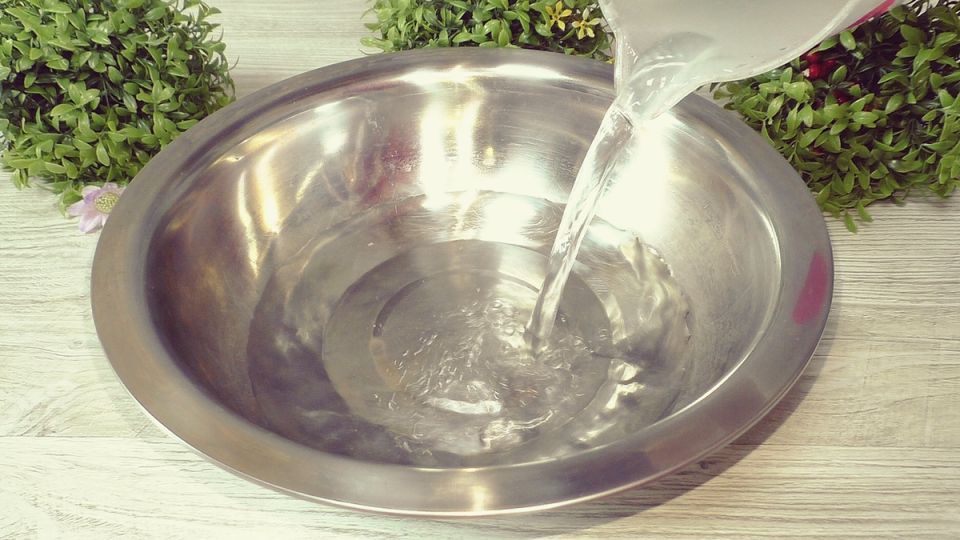 Простое и пышное тесто на воде для пирожков