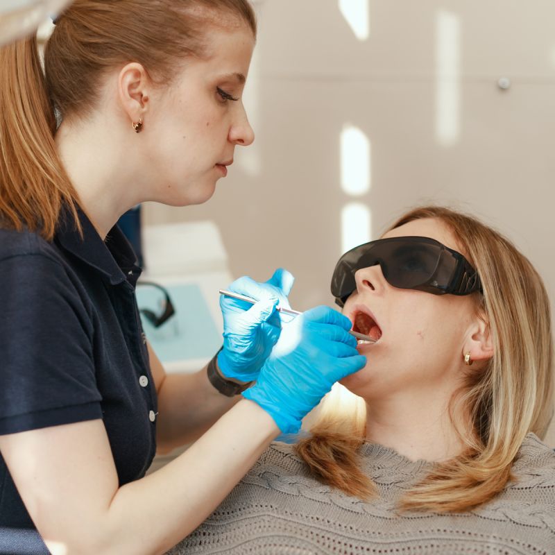 Легкие способы поддерживать чистоту зубов в любых условиях