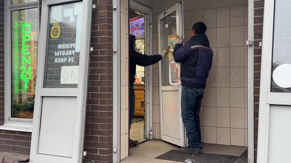 На проспекте Славы снос незаконного павильона: конец эпохи уличной торговли