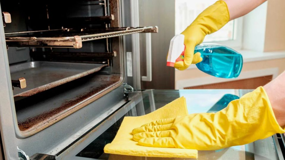 Легкость уборки: как эффективно справляться с духовкой и посудой после ленивых блюд