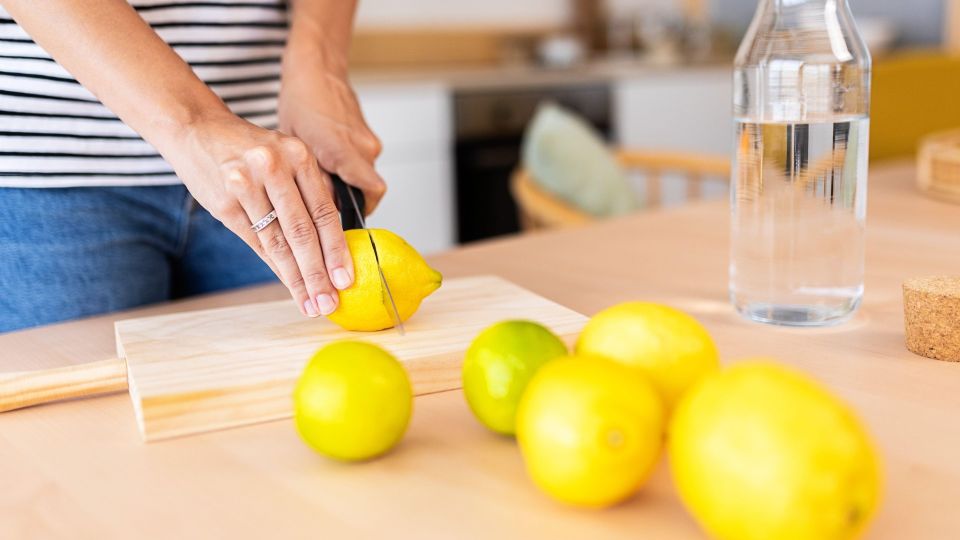 У хороших хозяек лимоны не портятся целый год: секрет на удивление прост