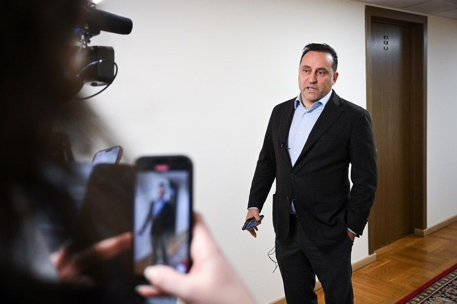 ЛДПР предлагает изменить пенсионный возраст для женщин-служащих